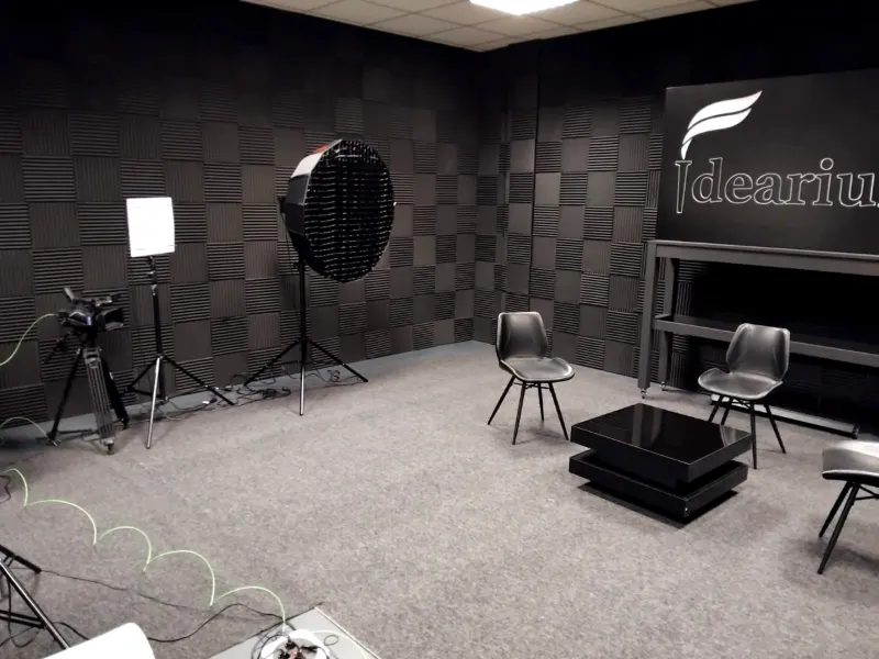 Interview-Aufbau mit Führungslicht – FILMPARTNER24 Studio Berlin